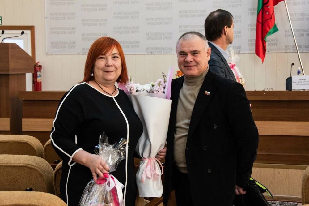 Сергей Золотарёв: Совместно с депутатским корпусом поздравил дорогих коллег, милых женщин, депутатов Мелитопольского городского Совета депутатов первого Созыва с Международным женским днём