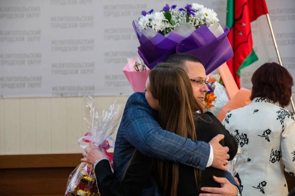 Сергей Золотарёв: Совместно с депутатским корпусом поздравил дорогих коллег, милых женщин, депутатов Мелитопольского городского Совета депутатов первого Созыва с Международным женским днём