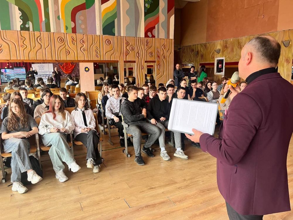 В стенах ГБУ ОО ЗО "СОШ № 1" прошёл Урок мужества, организованный МКУ "Управление культуры, спорта и молодёжной политики" администрации городского округа Мелитополь В стенах ГБУ ОО ЗО "СОШ № 1" прошёл Урок мужества, организованный МКУ "Управление культуры, спорта и молодёжной политики" администрации городского округа Мелитополь