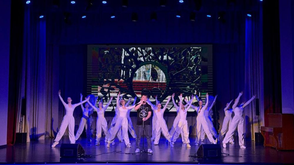 . Во Дворце культуры железнодорожников состоялся праздничный концерт - награждение "Через тернии к звёздам" ко Дню работника культуры! Наш регион богат талантами, и именно благодаря работникам культуры эти таланты получают...