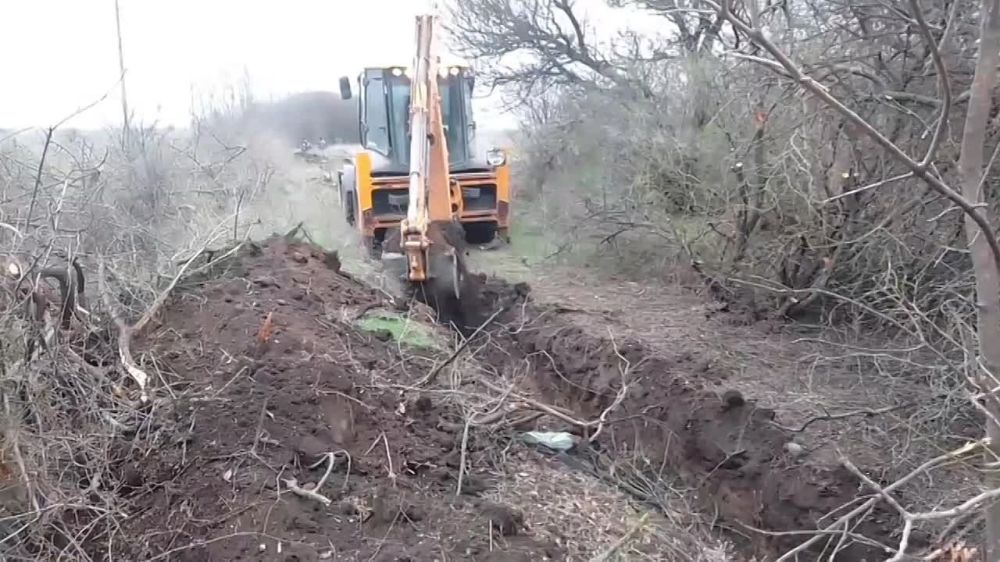 Работы по очистке водоотводного канала