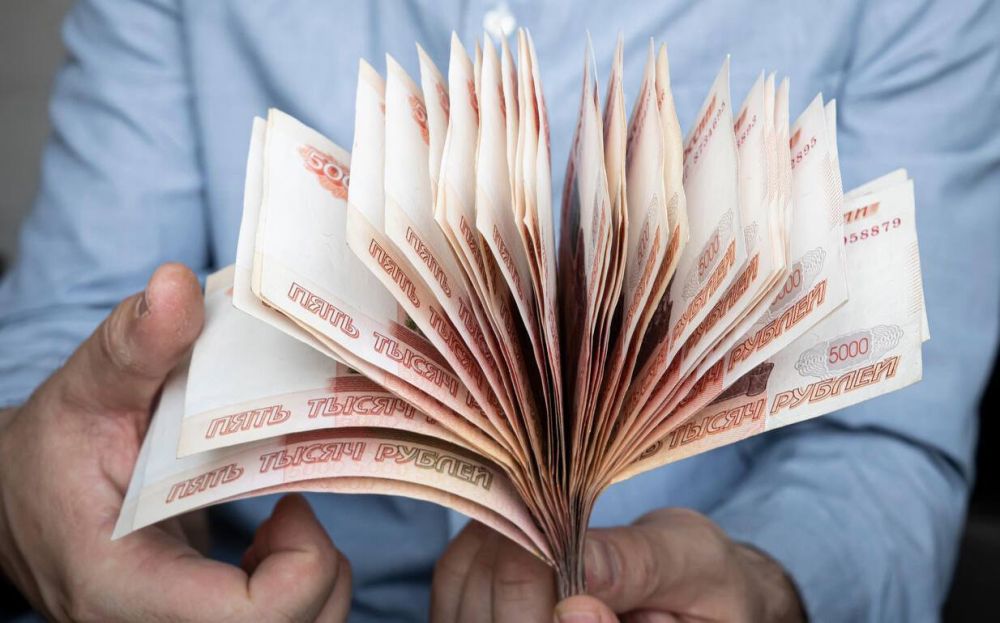 Росстат сообщил о росте числа россиян, довольных своей зарплатой