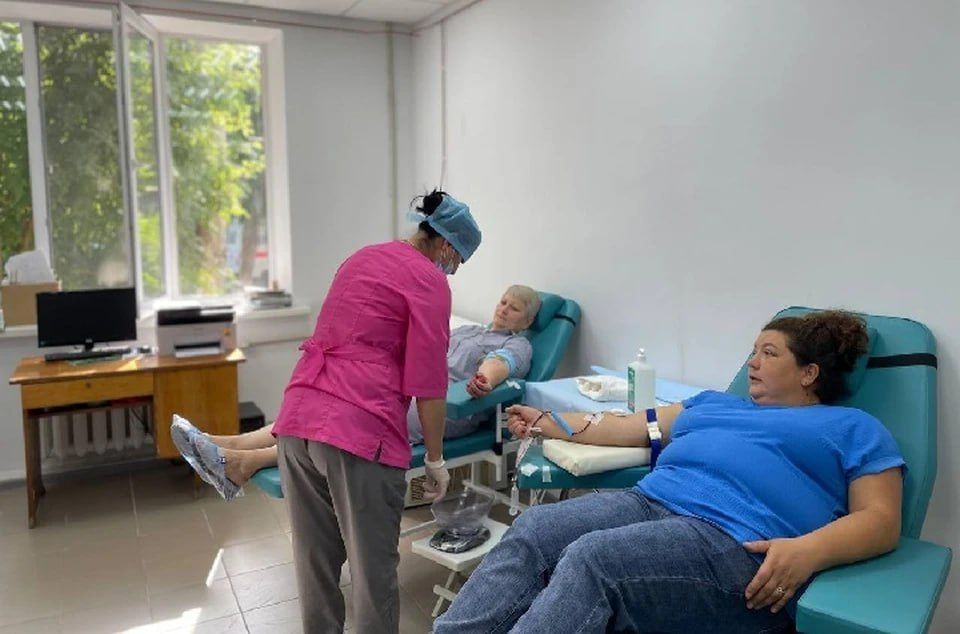 Медики из Мелитополя провели День донора в Генической больнице