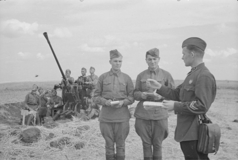 #100. 2       1942 :        300    