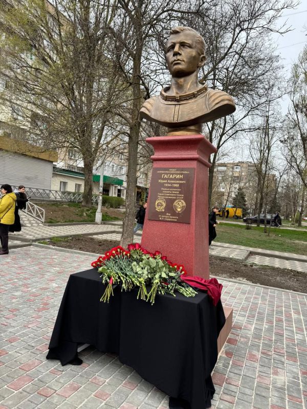 В Мелитопольской школе №9, носящую имя Юрия Гагарина, с радостью принимали почетного гостя – летчика-космонавта, Героя России Федора Юрчихина