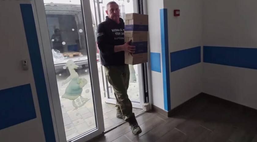 Активисты доставили гуманитарную помощь в Мелитопольский перинатальный центр