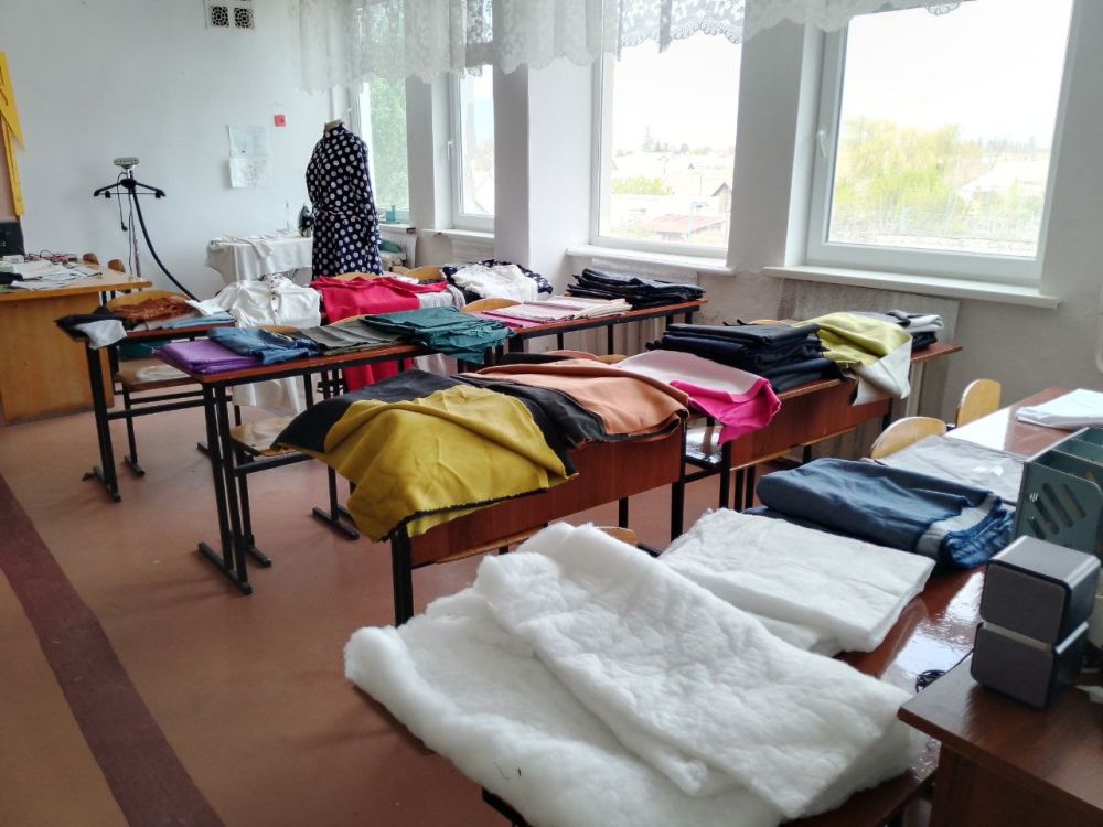 Помощь колледжам. При поддержке Министерства образования и науки Запорожской области, директор ИП Голосов Андрей Сергеевич из Мытищ и директор ООО &quot;Дом моды Виктории Андреяновой&quot; Виктория Владимировна Андреянова...