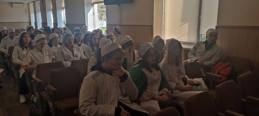 Знать и помнить!. Студенческий спасательный отряд «Альбус» провёл тематическую викторину для учащихся Мелитопольского медицинского колледжа, посвящённую приближающемуся Дню Победы