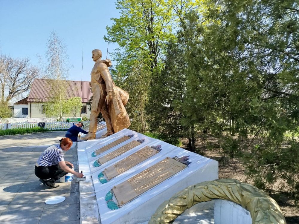 Сотрудники Зареченского территориального отдела заботятся о чистоте и порядке