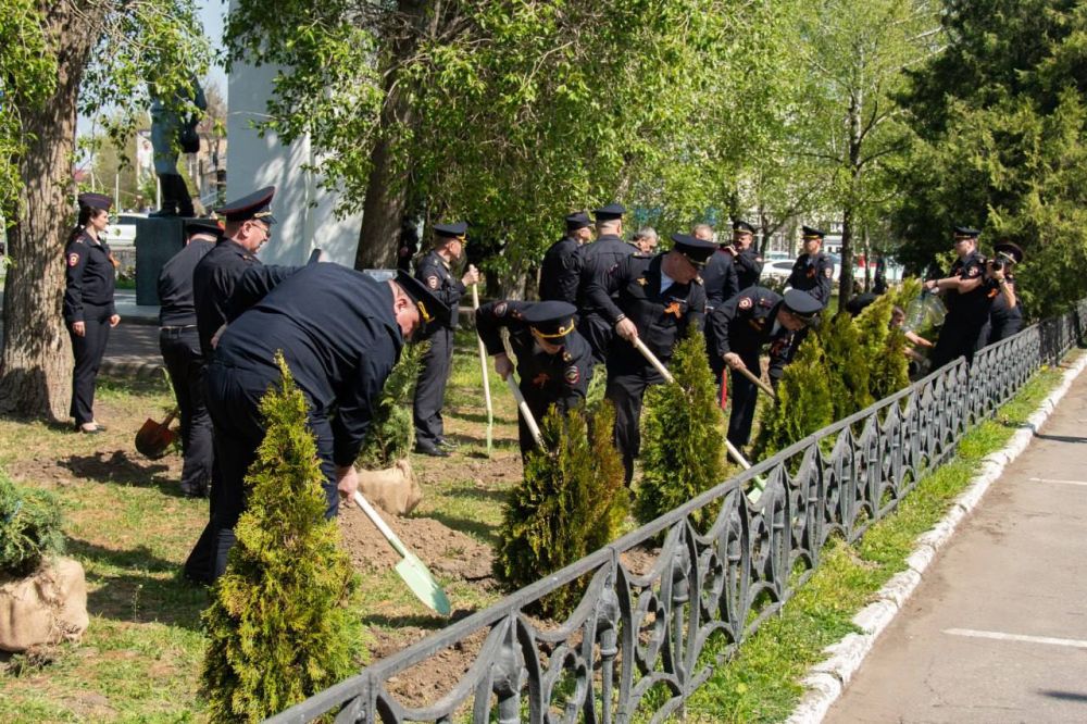 В Мелитополе прошла Акция &quot;Сад Памяти&quot; у мемориала Героям-подпольщикам