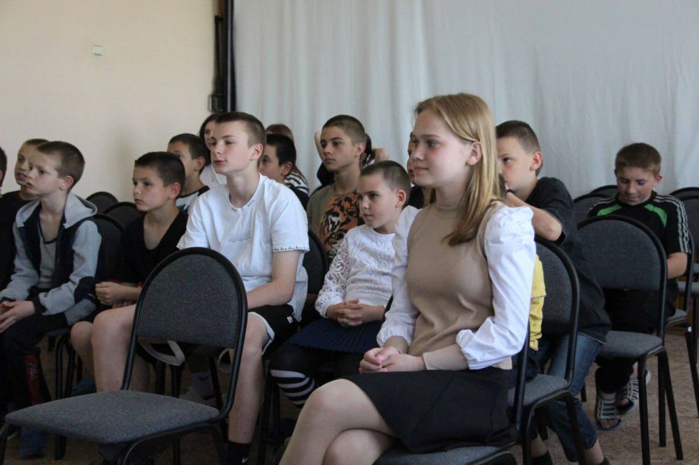 Дирекция имущества передала подарки Мелитопольскому центру реабилитации детей