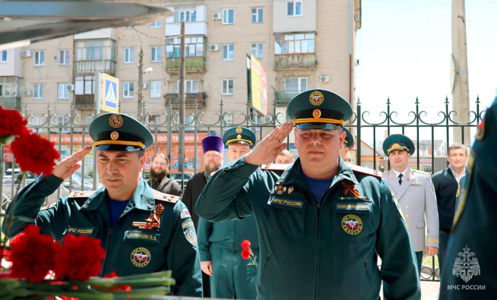 Памятный монумент героям огненного фронта в День пожарной охраны открыли в Запорожской области