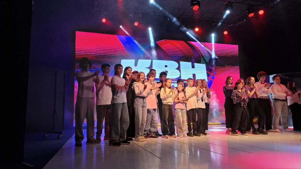 Команда КВН &quot;9 см.Юмора&quot; школы ГБУ ОО ЗО &quot;СОШ№4&quot; г.Мелитополь, заняла почётное 2 место в юниорской лиге!
