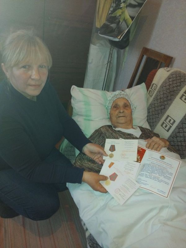 В преддверии 80-летия Победы в Великой Отечественной войне заведующий отделением социального обслуживания на дому &quot;Акимовский муниципальный округ&quot; обособленного подразделения «Территориальный центр Запорожской области» ГБУ...