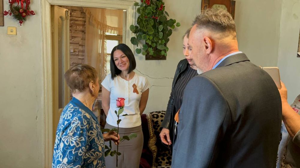 Поздравление ветеранов с 80-летием Великой Победы