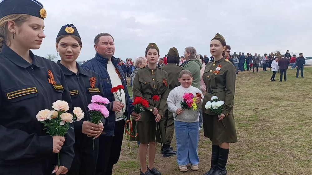 8 мая состоялась торжественная церемония захоронения останков солдат, погибших при освобождении Запорожского края от немецко- фашистских захватчиков в селе Мордвиновка на Линии &quot;ВОТАН&quot;