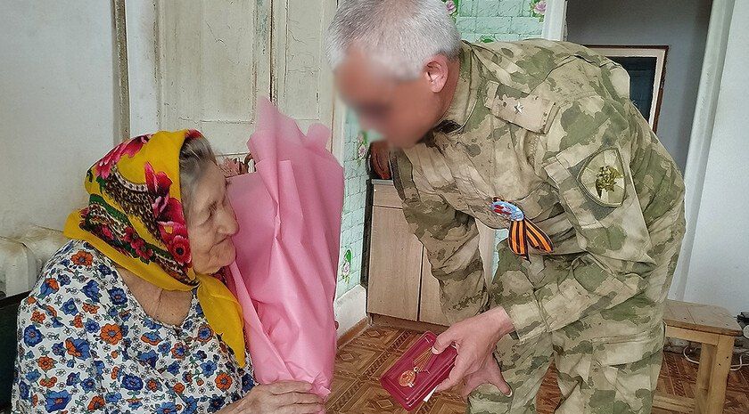 Росгвардейцы поздравили ветеранов Запорожской области с Днем Победы