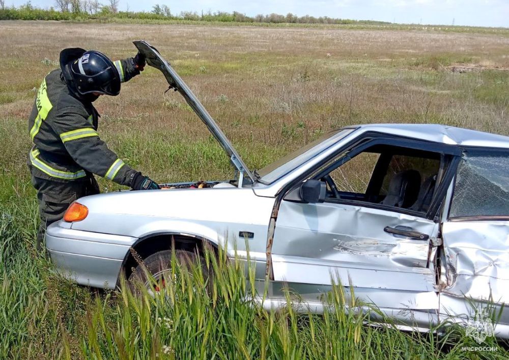 В городском округе Мелитополь сотрудники МЧС России ликвидировали последствия ДТП В городском округе Мелитополь сотрудники МЧС России ликвидировали последствия ДТП