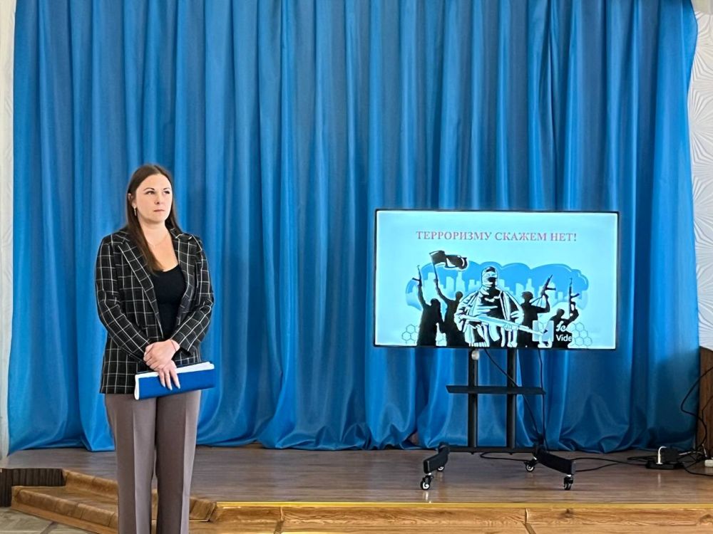 В Новгородковке состоялся диалог между органами власти и учениками школы об ответственности за совершение преступлений