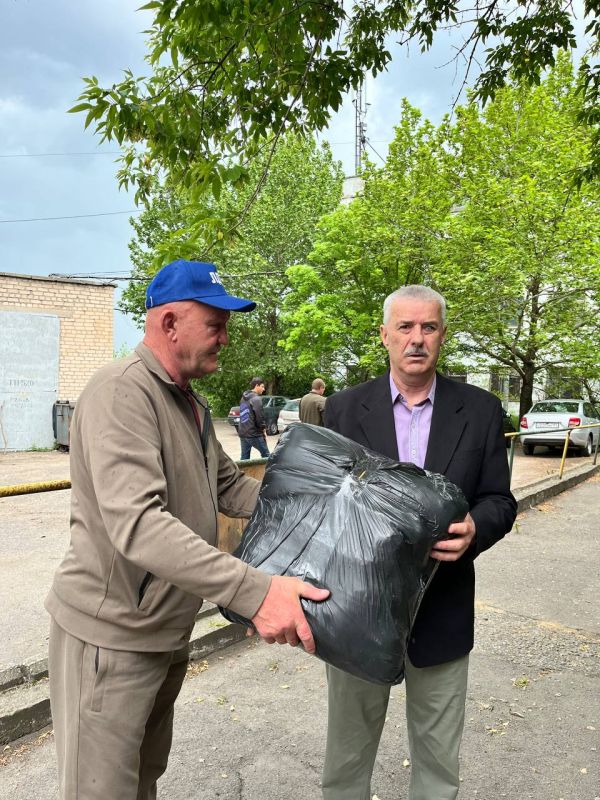 Актив Мелитопольского муниципального отделения ЛДПР передал в общество слепых города необходимые вещи для нуждающихся