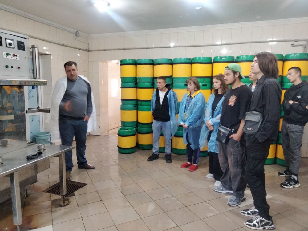 Сотрудники Акимовского центра занятости населения организовали для студентов Государственного бюджетного профессионального образовательного учреждения «Акимовский профессиональный лицей» увлекательный профтур на ООО...