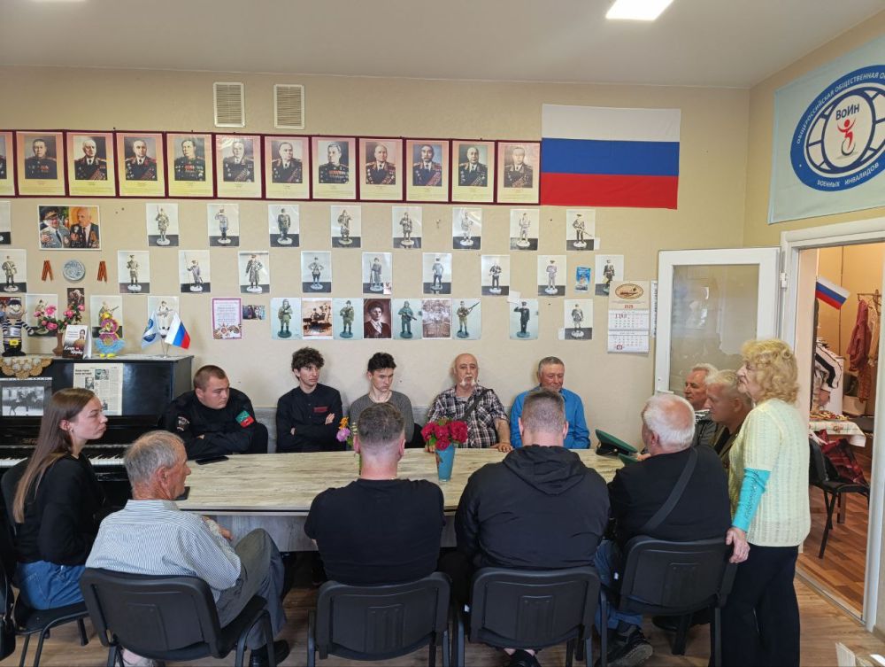 В Мелитополе прошла встреча активистов добровольческой молодёжной дружины с ветеранами пограничной службы