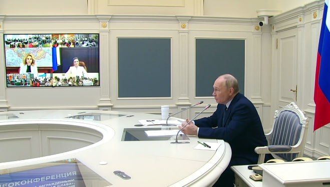 Владимир Путин проводит встречу с матерями, удостоенными звания &quot;Мать-героиня&quot;, и семьями, награжденными орденом &quot;Родительская слава&quot;