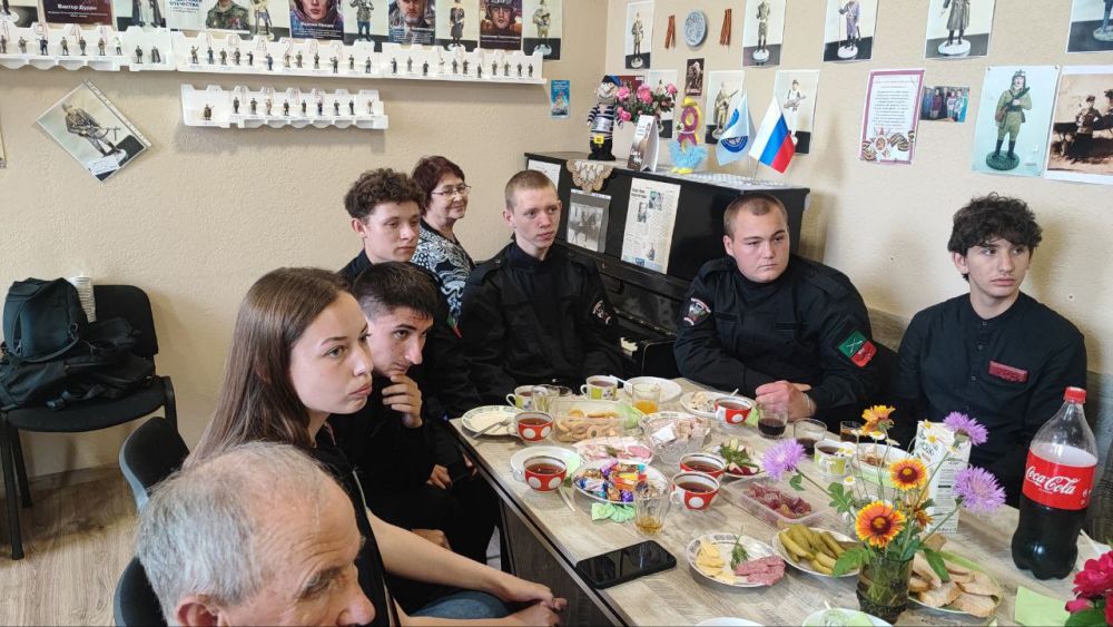 В Мелитополе прошла встреча активистов добровольческой молодёжной дружины с ветеранами пограничной службы