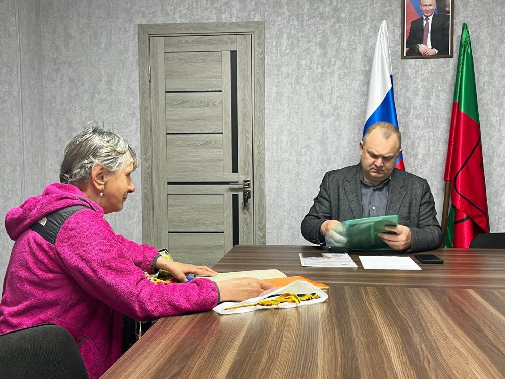 Личный приём граждан. Глава Мелитопольского муниципального округа провёл личный приём граждан, жители смогли озвучить свои волнующие вопросы и предложения