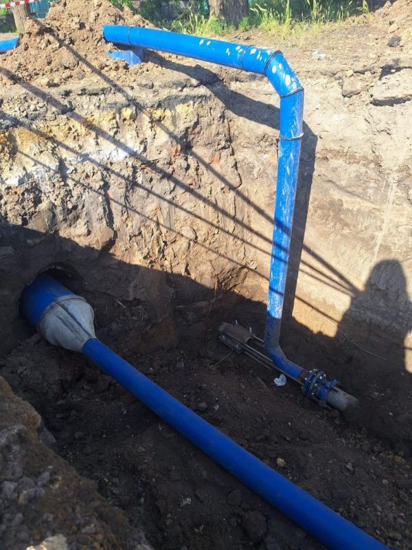 В Светлодолинском шефы продолжают замену водопровода