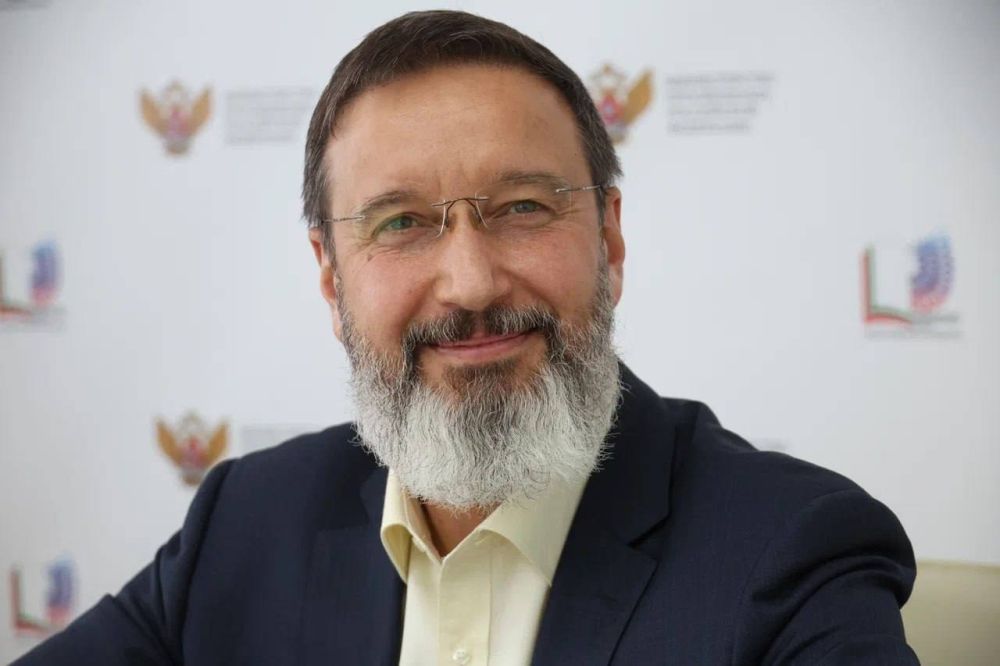 Министр образования и науки Запорожской области Александр Калягин сообщил, что в этом году из школ региона выпуститься почти 3 тысячи учеников