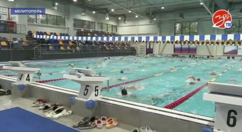 Мастерство от чемпиона: Антон Чупков провел урок плавания и принял участие в совещании в Мелитополе