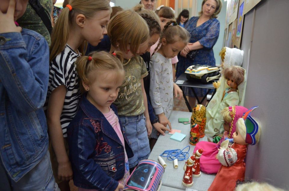 В Мелитопольском городском краеведческом музее работает выставка, приуроченная ко Дню защиты детей
