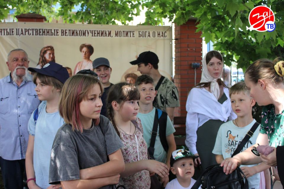 Юные прихожане Мелитополя отпраздновали День защиты детей в Кирилловском дельфинарии