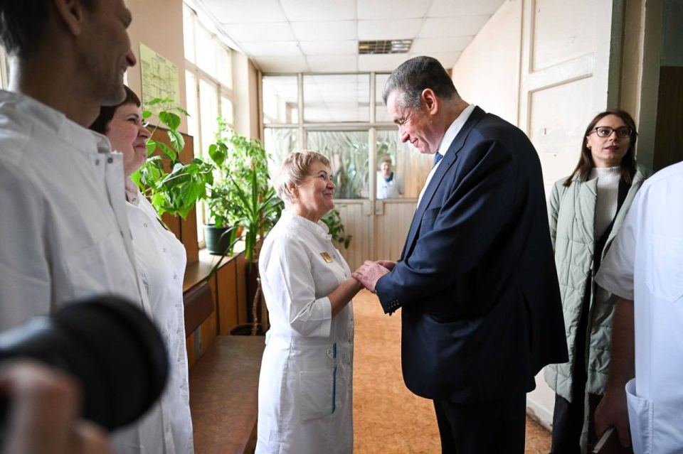 Слуцкий поздравил медицинских работников с профессиональным праздником