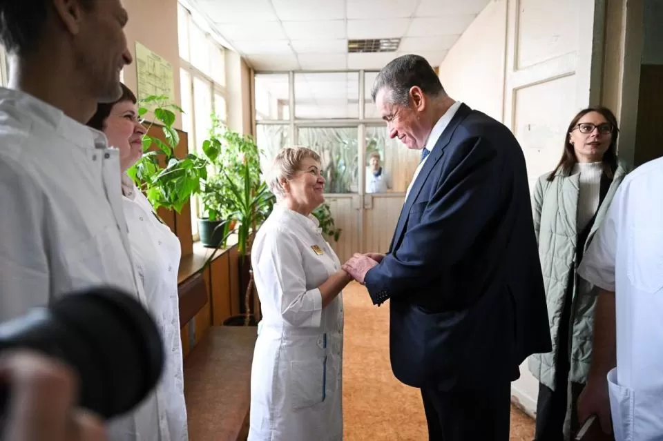 Слуцкий поздравил медицинских работников с профессиональным праздником