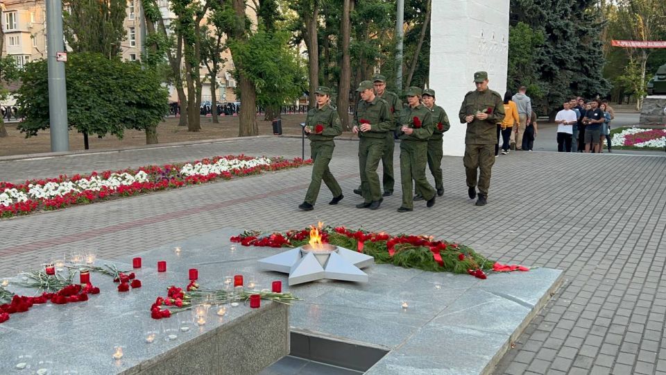 Офицеры следственного управления СК России по Запорожской области приняли участие в акции «Свеча памяти», приуроченной ко Дню памяти и скорби Офицеры следственного управления СК России по Запорожской области приняли участие в акции «Свеча памяти», приуроченной ко Дню памяти и скорби