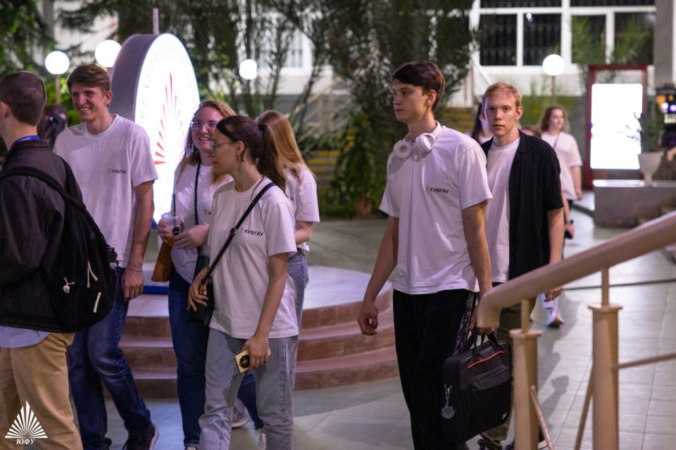 Дмитрий Ворона: Вчера в Таганроге стартовал Межрегиональный студенческий слет "Будущее Приазовья", организованный Советом Федерации совместно с РАНХиГС и Южным Федеральным университетом для интеграции молодежи воссоединенных... Дмитрий Ворона: Вчера в Таганроге стартовал Межрегиональный студенческий слет "Будущее Приазовья", организованный Советом Федерации совместно с РАНХиГС и Южным Федеральным университетом для интеграции молодежи воссоединенных...