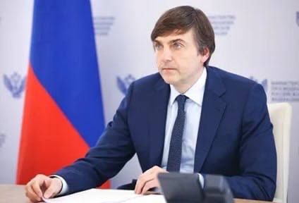 25 июня состоялось заседание Всероссийского экспертного педагогического совета (ВЭПС) с министром просвещения РФ С.С.Кравцовым, в котором приняла участие директор и учитель русского языка и литературы ГБУ ОО ЗО «СОШ №5... 25 июня состоялось заседание Всероссийского экспертного педагогического совета (ВЭПС) с министром просвещения РФ С.С.Кравцовым, в котором приняла участие директор и учитель русского языка и литературы ГБУ ОО ЗО «СОШ №5...