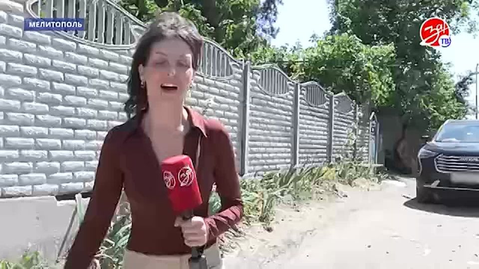 Жительницы частного сектора в Мелитополе получили гуманитарную помощь