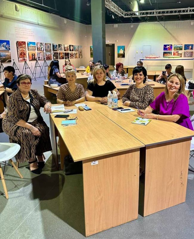 «Истинная любовь к своей стране немыслима без любви к своему языку» (Константин Паустовский) «Истинная любовь к своей стране немыслима без любви к своему языку» (Константин Паустовский)