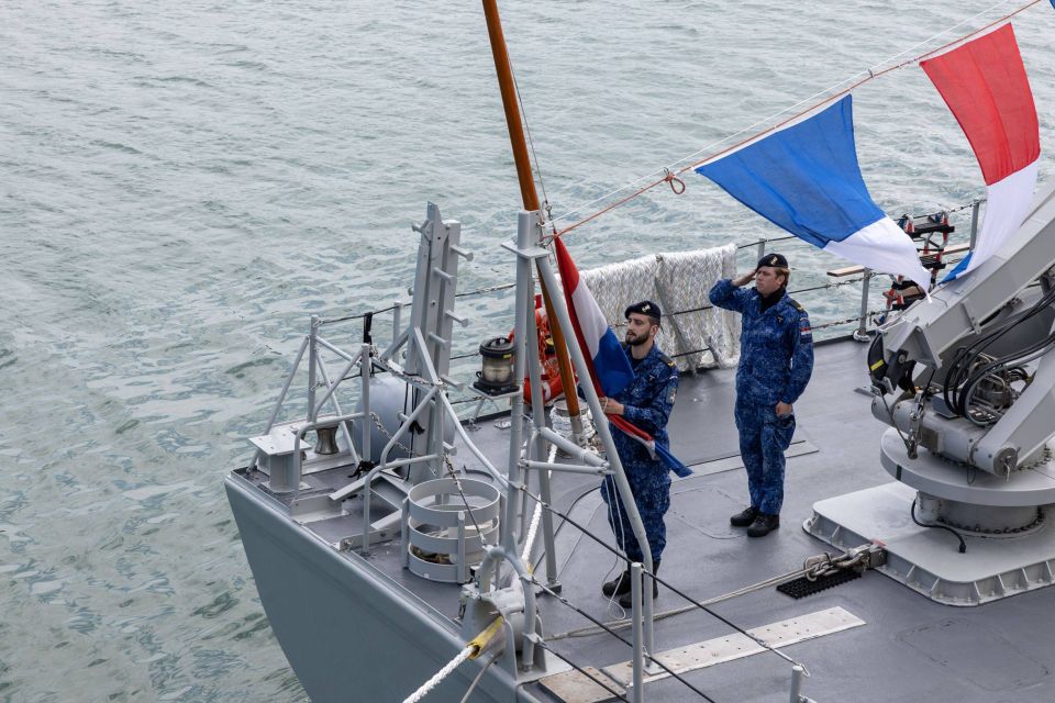 ������� � ���������� �������� ��� ������� ��� ���������-�������� ��� Narcis � Vlaardingen ���� Tripartite, ������� ����� ������ �������� ����������� � ������������ �������������