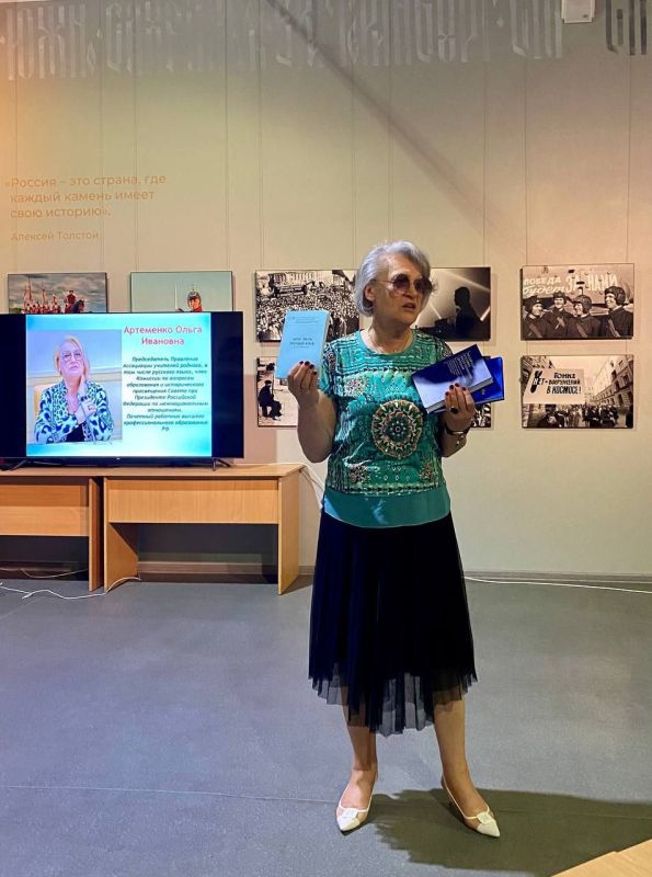 «Истинная любовь к своей стране немыслима без любви к своему языку» (Константин Паустовский) «Истинная любовь к своей стране немыслима без любви к своему языку» (Константин Паустовский)