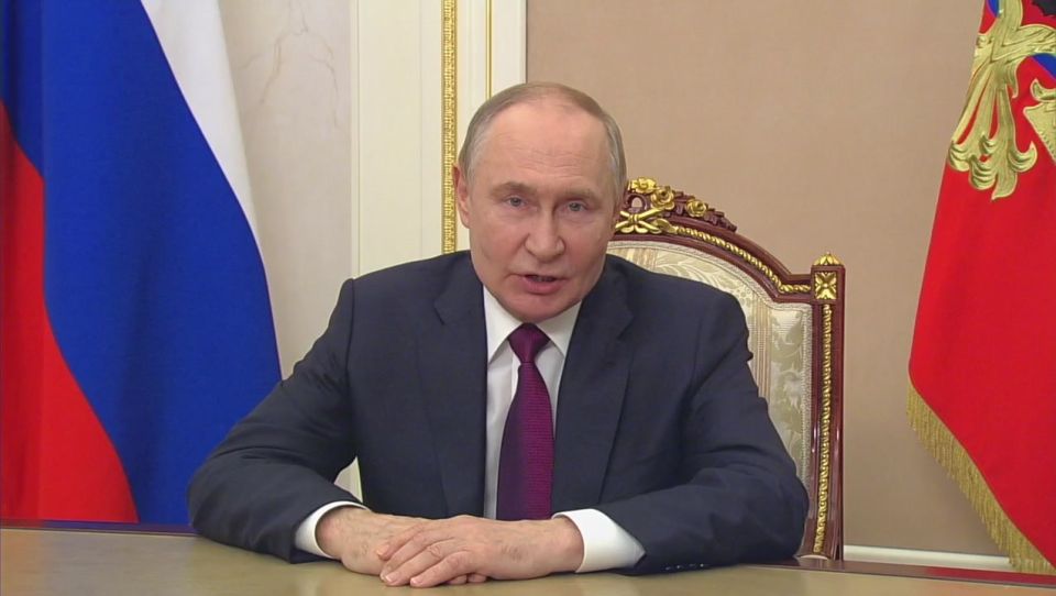 Президент Российской Федерации Владимир Путин поздравил российских выпускников, пожелал им найти свое призвание, верить в себя, смело идти вперёд и ставить перед собой масштабные цели!!!