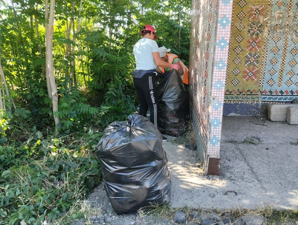 На территории Фруктовского территориального округа работники МУП «Жилсервис» проводят благоустройство в сёлах Долинское и Удачное На территории Фруктовского территориального округа работники МУП «Жилсервис» проводят благоустройство в сёлах Долинское и Удачное