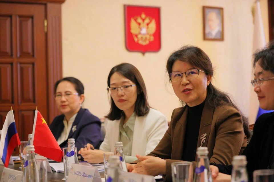 Впервые в истории ВАРМСУ мэры и депутаты из Китая прибыли в Дом местного самоуправления России Впервые в истории ВАРМСУ мэры и депутаты из Китая прибыли в Дом местного самоуправления России