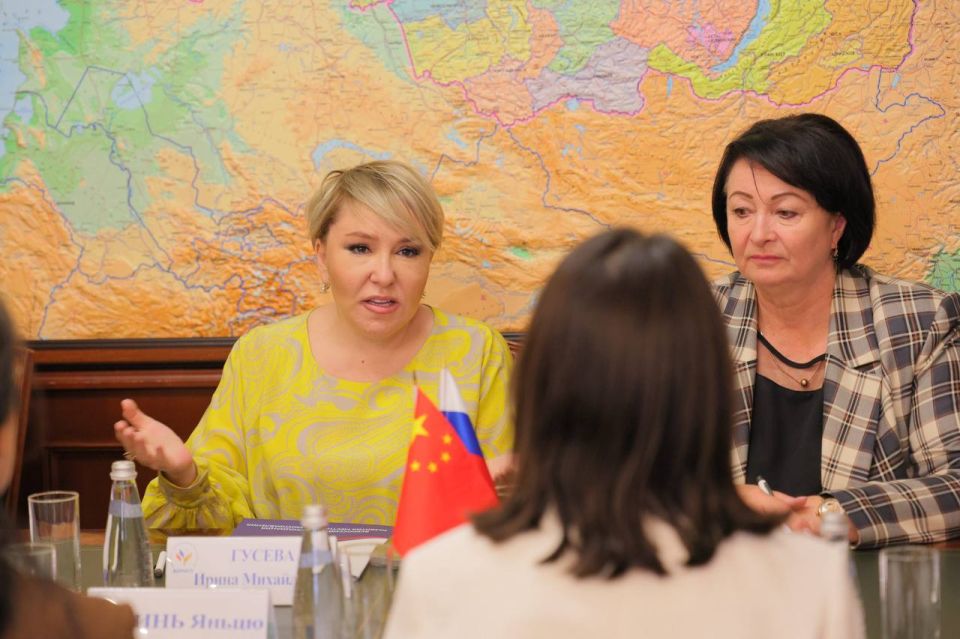 Впервые в истории ВАРМСУ мэры и депутаты из Китая прибыли в Дом местного самоуправления России Впервые в истории ВАРМСУ мэры и депутаты из Китая прибыли в Дом местного самоуправления России