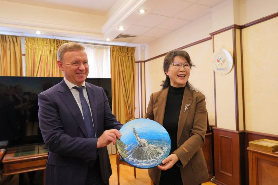 Впервые в истории ВАРМСУ мэры и депутаты из Китая прибыли в Дом местного самоуправления России Впервые в истории ВАРМСУ мэры и депутаты из Китая прибыли в Дом местного самоуправления России