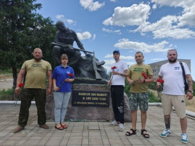 ЛДПР в Запорожской области отметила День ветеранов боевых действий серией памятных мероприятий