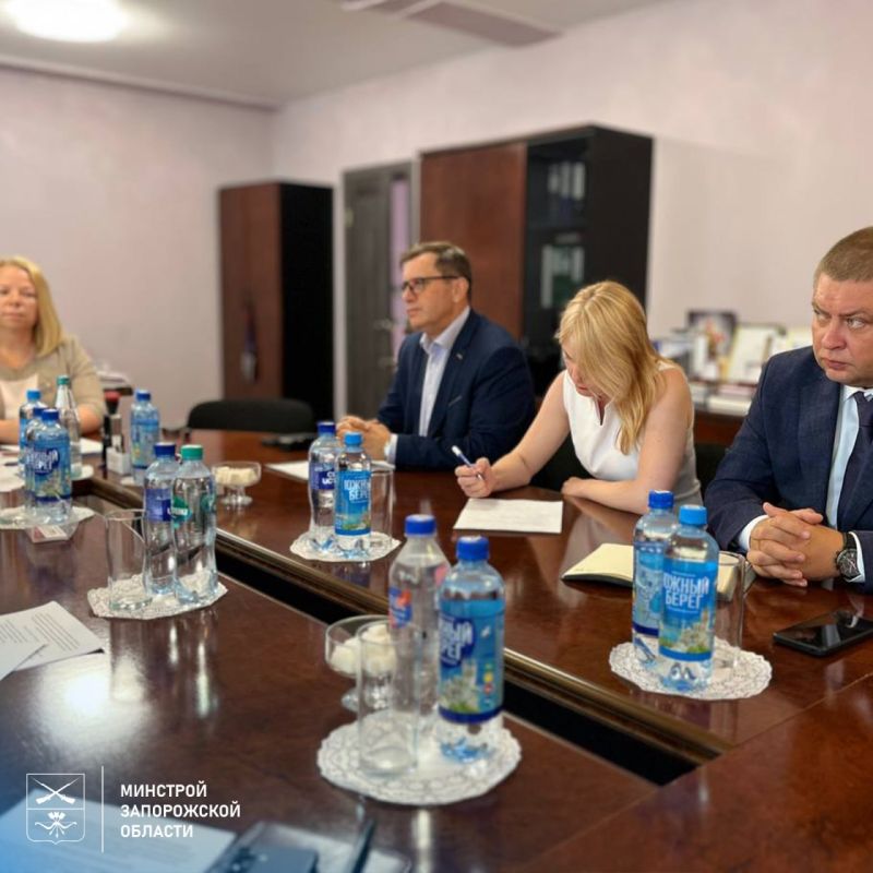 В Запорожской области, в городе Мелитополь, состоялось торжественное подписание соглашения между Министерством строительства, архитектуры и жилищно-коммунального хозяйства Запорожской области и Федеральным государственным... В Запорожской области, в городе Мелитополь, состоялось торжественное подписание соглашения между Министерством строительства, архитектуры и жилищно-коммунального хозяйства Запорожской области и Федеральным государственным...